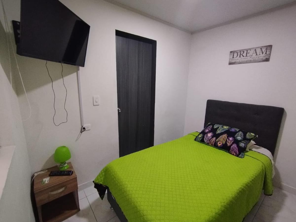 Aloha Hostel Богота Экстерьер фото